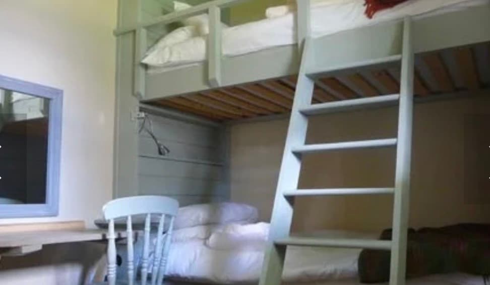 The shared studio with bunk beds